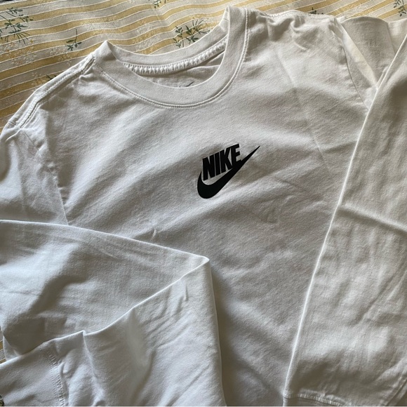 Nike long sleeve tee - Picture 1 of 6